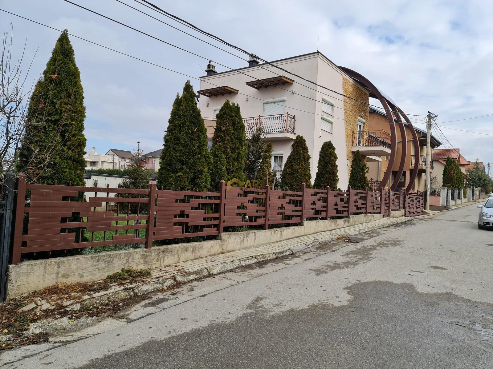 Shtëpi moderne në Veternik-prapa Grand Store