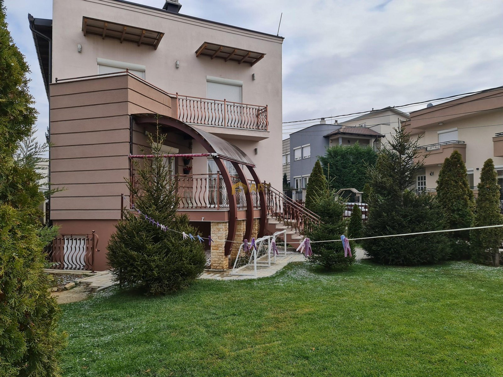 Shtëpi moderne në Veternik-prapa Grand Store