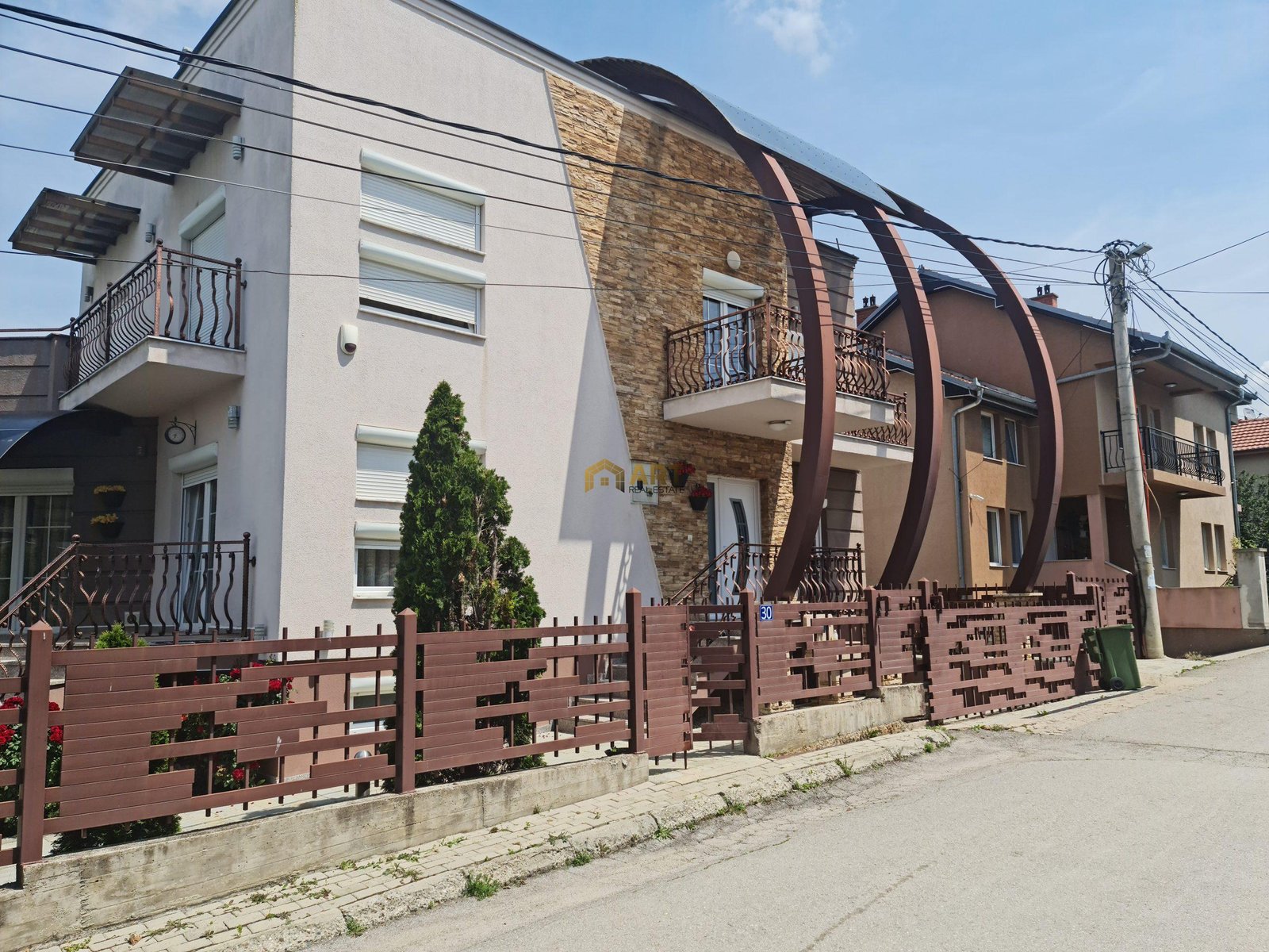 Shtëpi moderne në Veternik-prapa Grand Store Shtëpi moderne në Veternik-prapa Grand Store