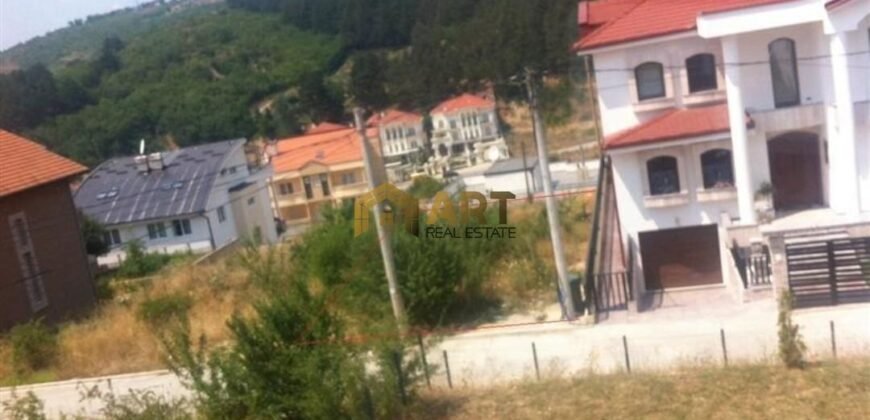 Trolli prej 4.59 në Gërmi-Sofali