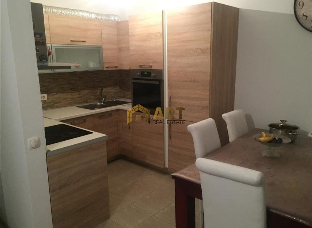 Banesë e mobiluar 84 m2 në Prishtinë Banesë e mobiluar 84 m2 në Prishtinë