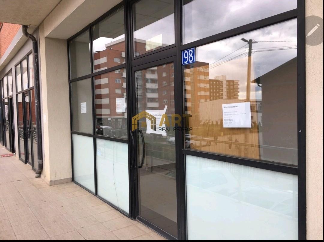 Ĺëshohet me Qira Lokali në Mati 1- përball Shkollës Pavarësia