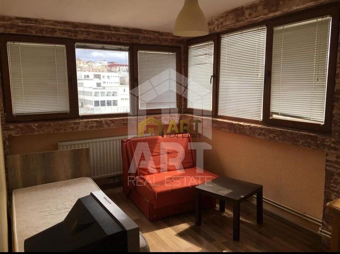 Shitet #BANESA te Tre Sheshirat (perball Katedrales) Shitet #BANESA te Tre Sheshirat (perball Katedrales)