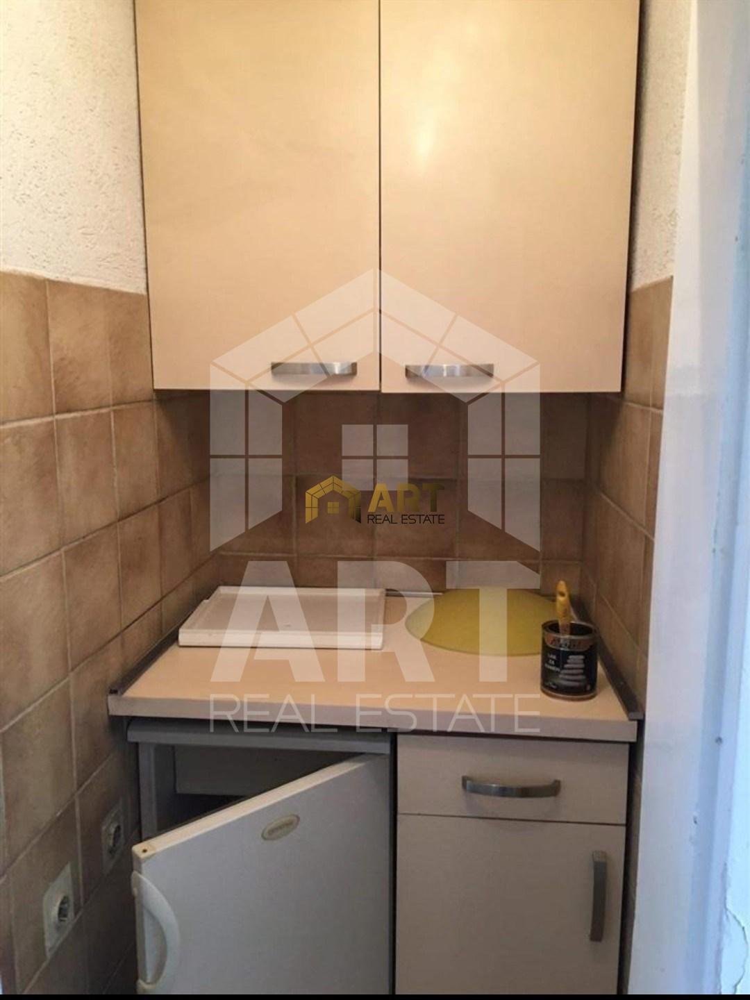 Shitet #BANESA te Tre Sheshirat (perball Katedrales) Shitet #BANESA te Tre Sheshirat (perball Katedrales)